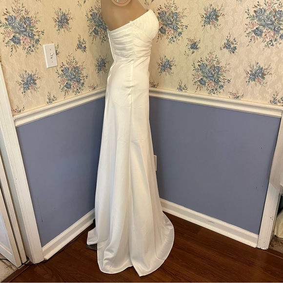 COLORS DRESS Ivory Long PLeated A Line Strapless Wedding Gown NWT Womens XS - Picture 7 of 15